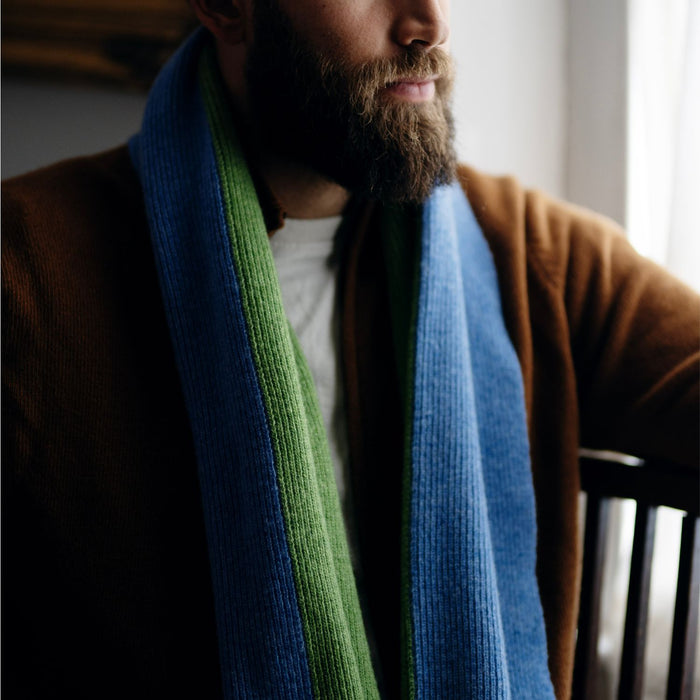person wearing the ribbed colour split scarf