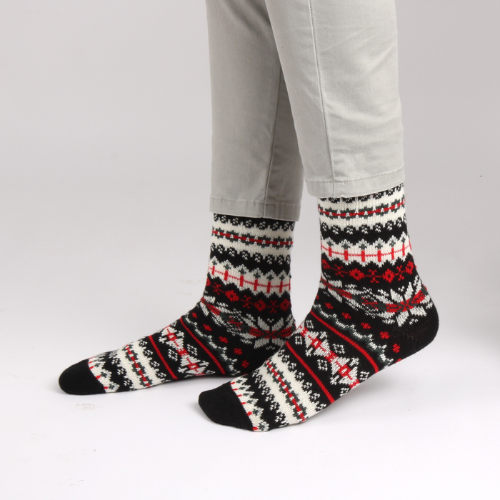 Men's Fair Isle socks in Black.