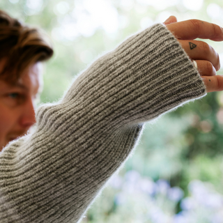 Ribbed Cashmere Zipped Cardigan in Silver